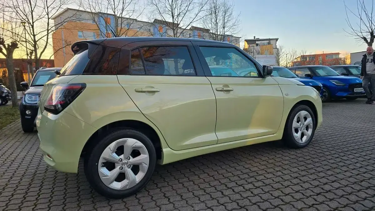Neu Suzuki Swift Comfort+ 83 PS (61 kW) 2025 Gelb Limousine