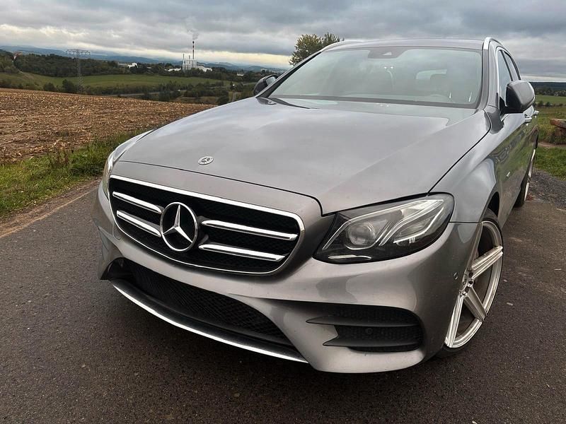 Silber Gebraucht 2019 Mercedes E400 Kombi | 27.999 € (Guter Preis) - Bild 1/4