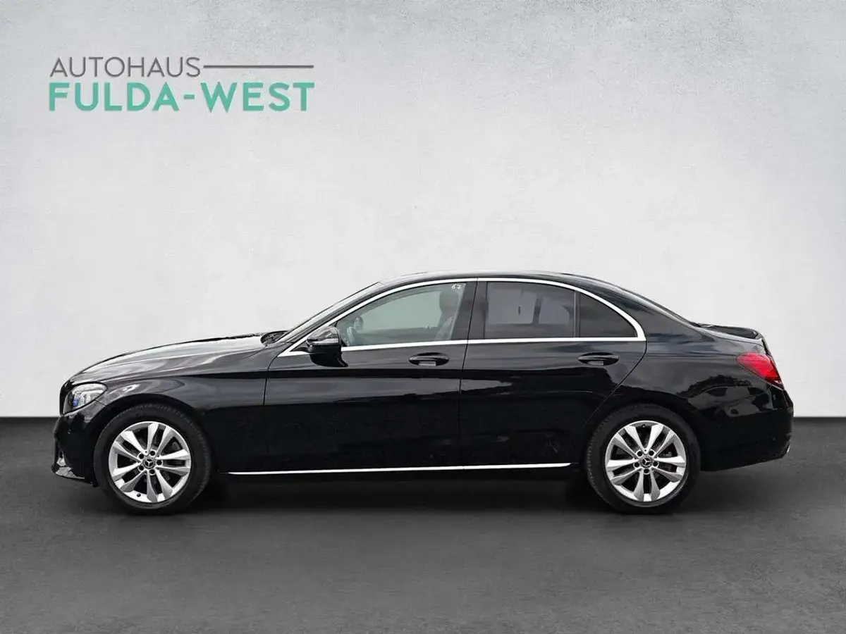 Gebraucht Mercedes C180 156 PS (114 kW) 2021 Schwarz Limousine