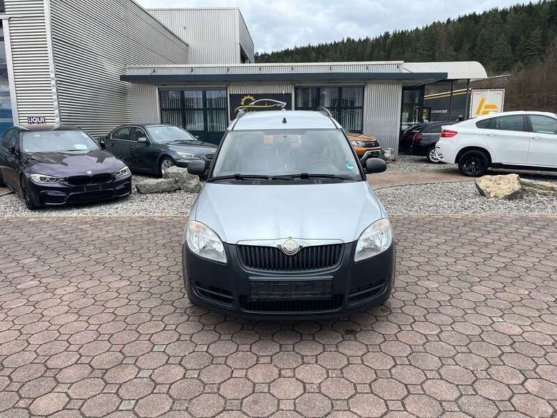 Brilliantsilber metallic Gebraucht 2009 Skoda Roomster Plus Edition Kombi | 2.390 € (Fairer Preis) - Bild 1/4