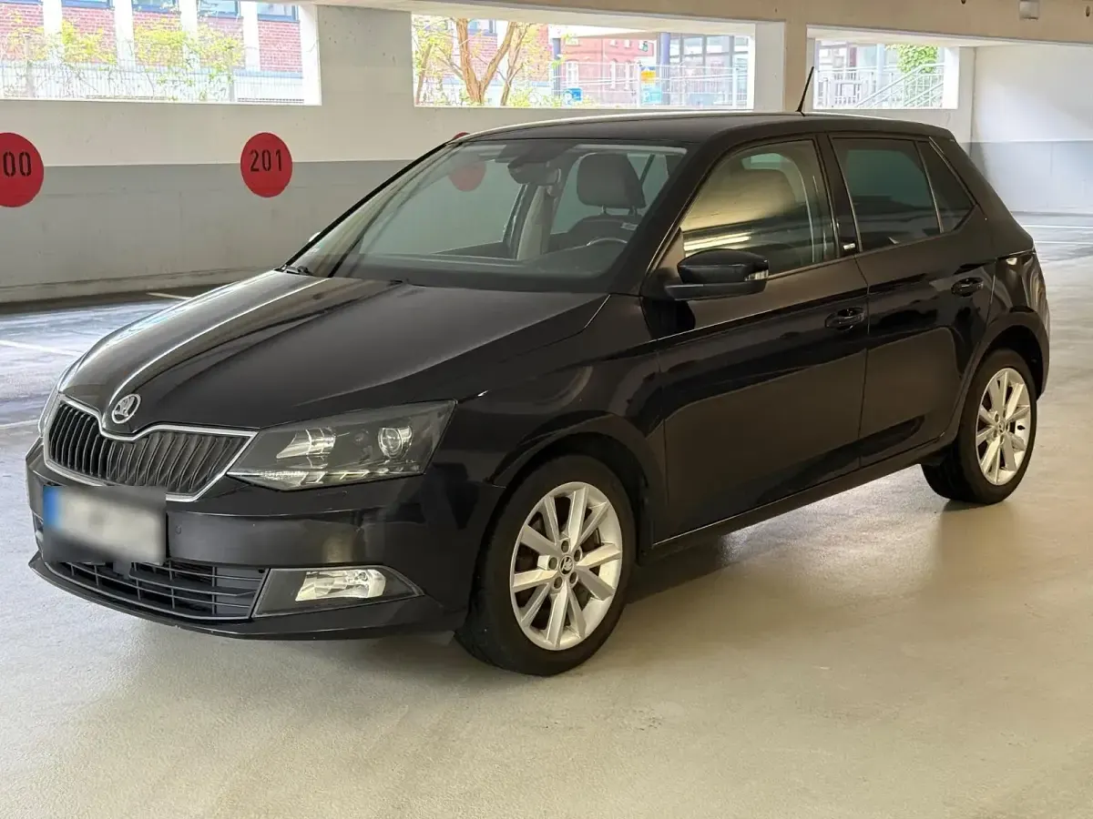 Używany Skoda Fabia Joy 75 KM (55 kW) 2016 Czarny Hatchback