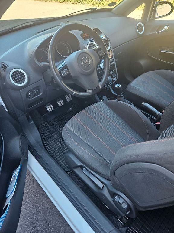 Gebraucht Opel Corsa Color Edition 87 PS (63 kW) 2011 Weiß Kleinwagen