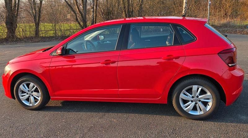 Gebraucht VW Polo Comfortline 75 PS (55 kW) 2018 Rot Kleinwagen