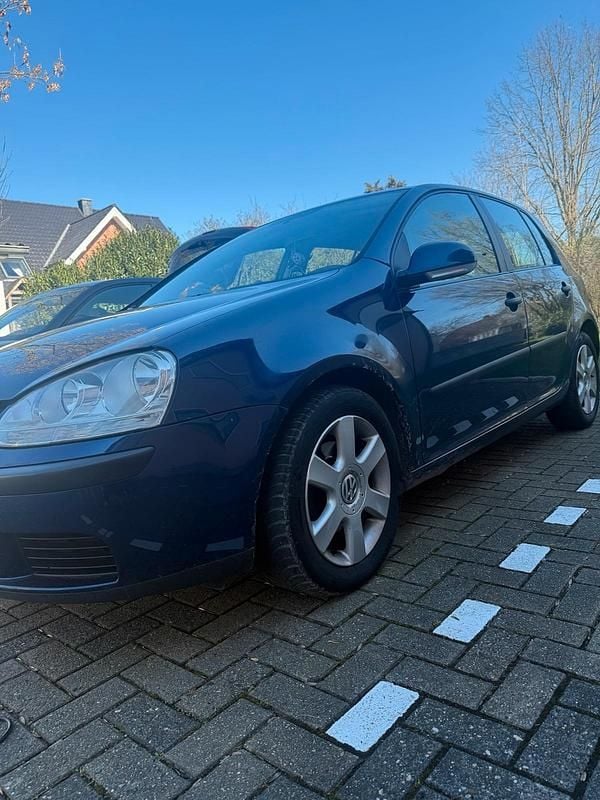 Gebraucht VW Golf V 105 PS (77 kW) 2005 Blau Kleinwagen