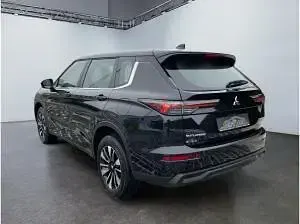 Neu Mitsubishi Outlander P-HEV 306 PS (225 kW) 2026 Schwarz (kristallschwarz) SUV