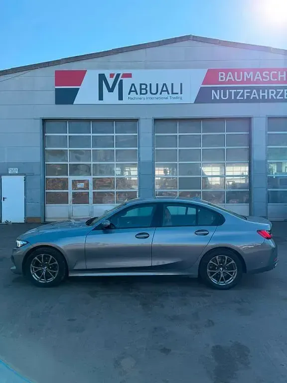 Gebraucht BMW 320 Sport Line 190 PS (139 kW) 2024 Grau Limousine