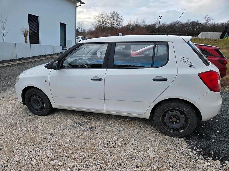 Gebraucht Skoda Fabia 60 PS (44 kW) 2009 Weiß Limousine