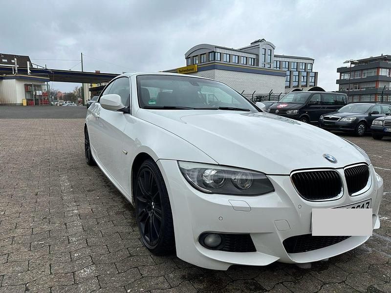 Weiß Gebraucht 2011 BMW 320 Cabriolet M Sport Cabrio | 8.300 € (Fairer Preis) - Bild 1/4