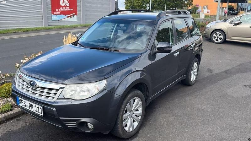 Grau Gebraucht 2013 Subaru Forester SUV | 16.400 € - Bild 1/4