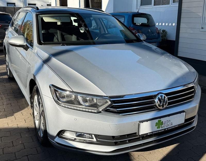 Silber Gebraucht 2018 VW Passat Comfortline Kombi | 10.990 € (Guter Preis) - Bild 1/4