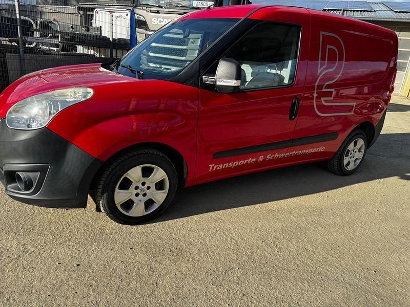 Gebraucht Opel Combo Selection 90 PS (66 kW) 2013 Rot Van / Kleinbus