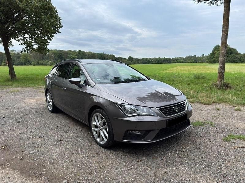 Grau Gebraucht 2017 Seat Leon ST XCELLENCE Kombi | 9.500 € (Superpreis) - Bild 1/4