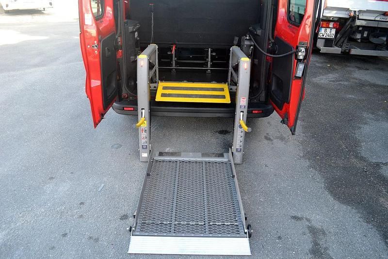 Gebraucht Opel Vivaro 125 PS (91 kW) 2015 Rot Van / Kleinbus