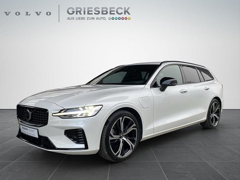 Gebraucht Volvo V60 Plus 455 PS (334 kW) 2023 Crystal white pearl / metallic Kombi