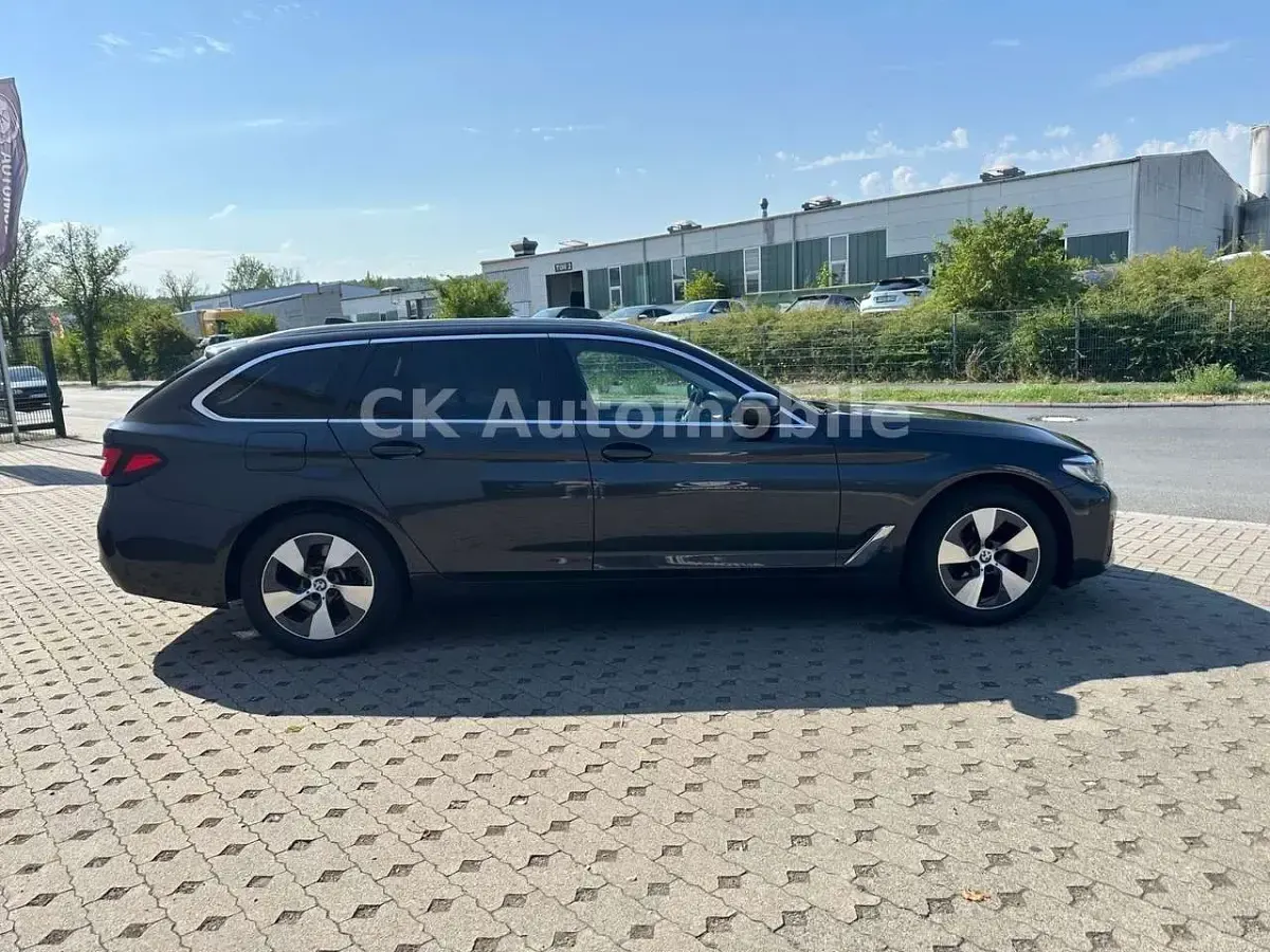 Gebraucht BMW 520 Sport Line 190 PS (139 kW) 2023 Grau Limousine