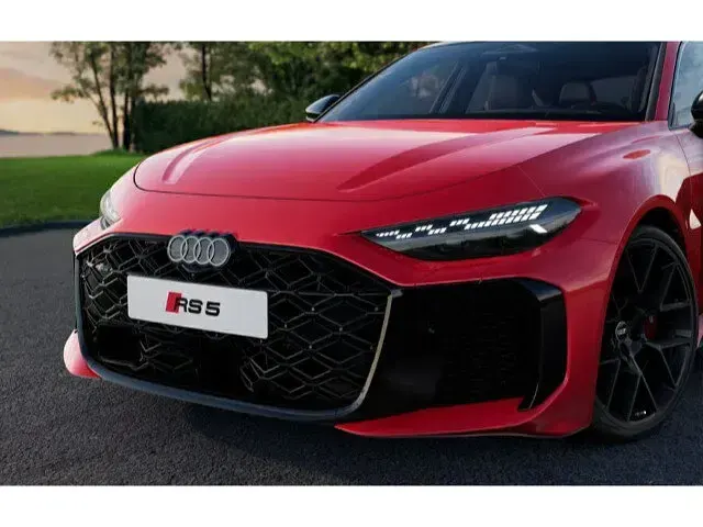 Neu Audi RS5 Ambiente 639 PS (469 kW) 2026 Progressivrot metallic (metallic) Limousine