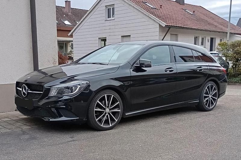 Schwarz Gebraucht 2015 Mercedes CLA180 Shooting Brake Urban Kombi | 13.900 € (Fairer Preis) - Bild 1/4