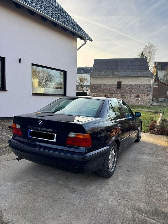Gebraucht BMW 316 Basis 102 PS (75 kW) 1997 Blau Limousine