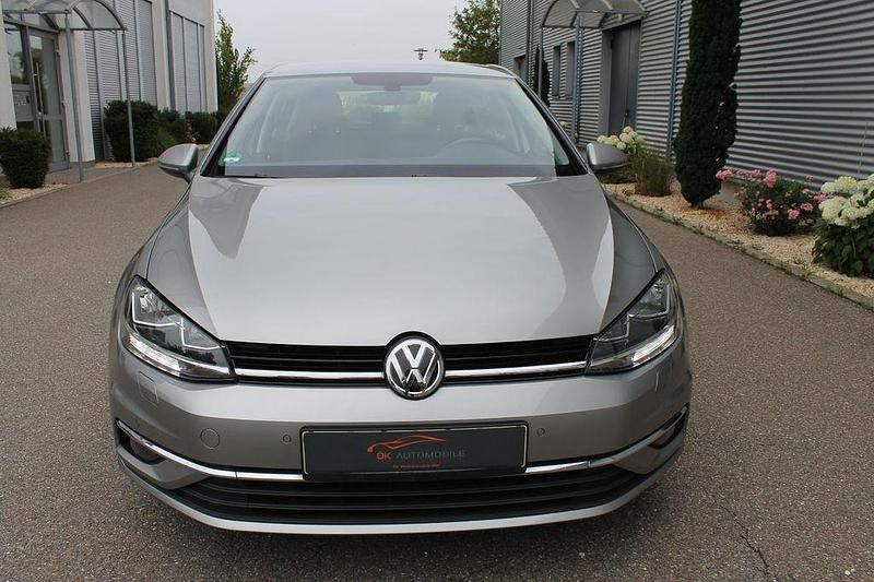 Silber Gebraucht 2020 VW Golf VII Limousine | 15.999 € (Guter Preis) - Bild 1/4