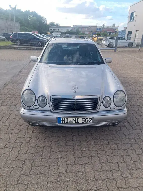 Gebraucht Mercedes E320 Avantgarde 224 PS (164 kW) 1997 Silber Limousine