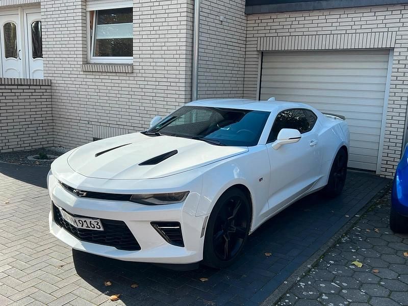 Weiß Gebraucht 2019 Chevrolet Camaro Coupé | 36.000 € (Fairer Preis) - Bild 1/4