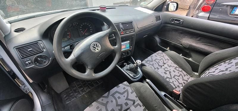 Silber Gebraucht 2001 VW Golf IV Kleinwagen | 500 € (Superpreis) - Bild 1/4