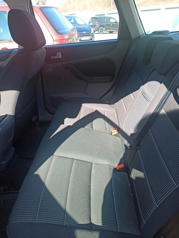 Gebraucht Ford Focus 125 PS (91 kW) 2009 Rot Kombi