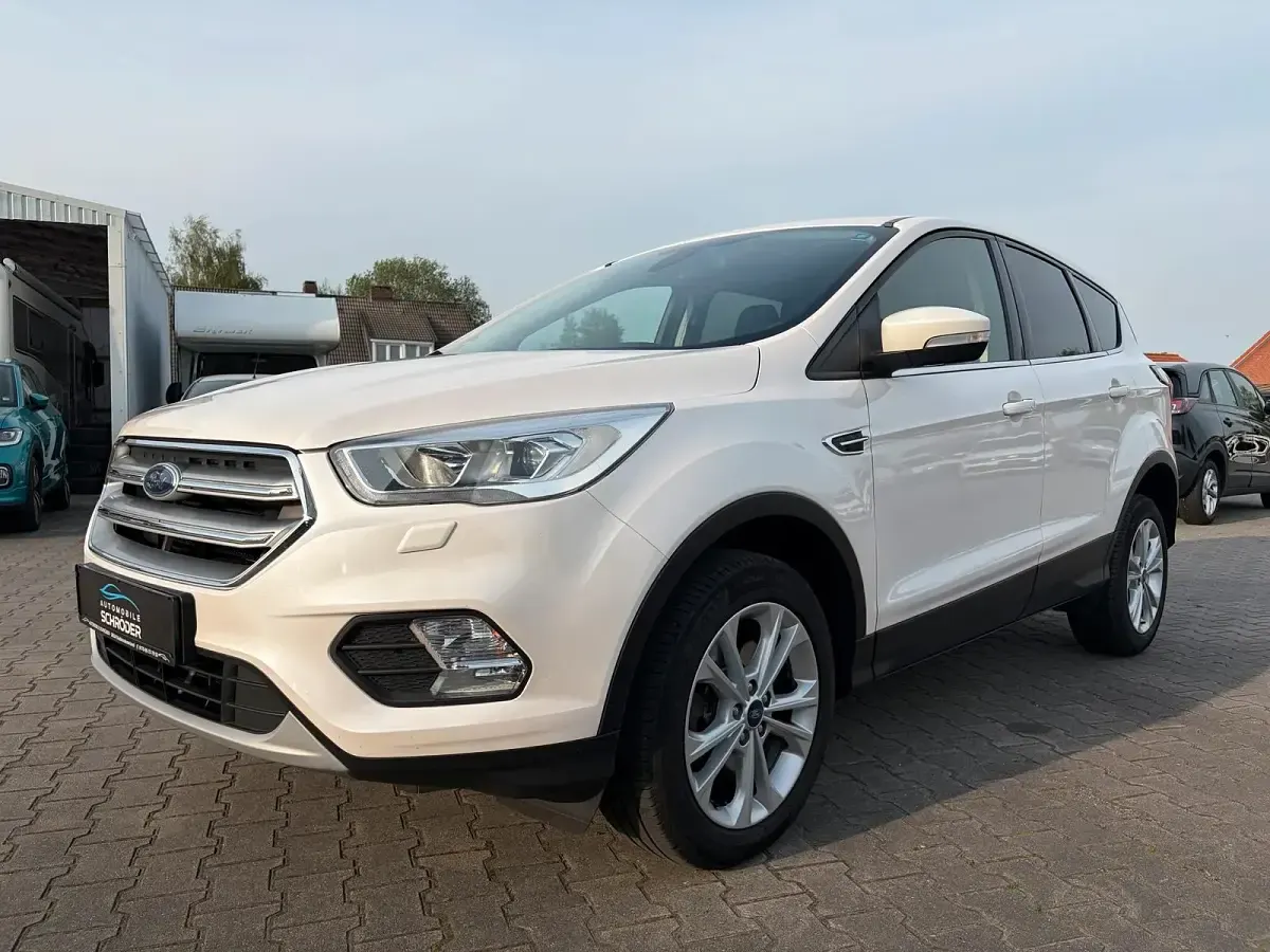 Gebraucht Ford Kuga Titanium 179 PS (131 kW) 2019 Weiß SUV