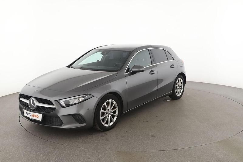 Grau Gebraucht 2019 Mercedes A180 Progressive Limousine | 20.580 € (Etwas zu teuer) - Bild 1/3