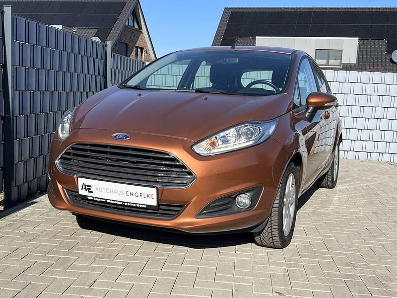 Gebraucht Ford Fiesta Trend 80 PS (58 kW) 2015 Braun Kleinwagen