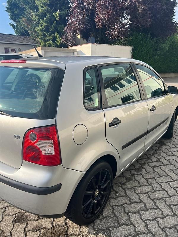 Gebraucht VW Polo 64 PS (47 kW) 2004 Silber Kleinwagen