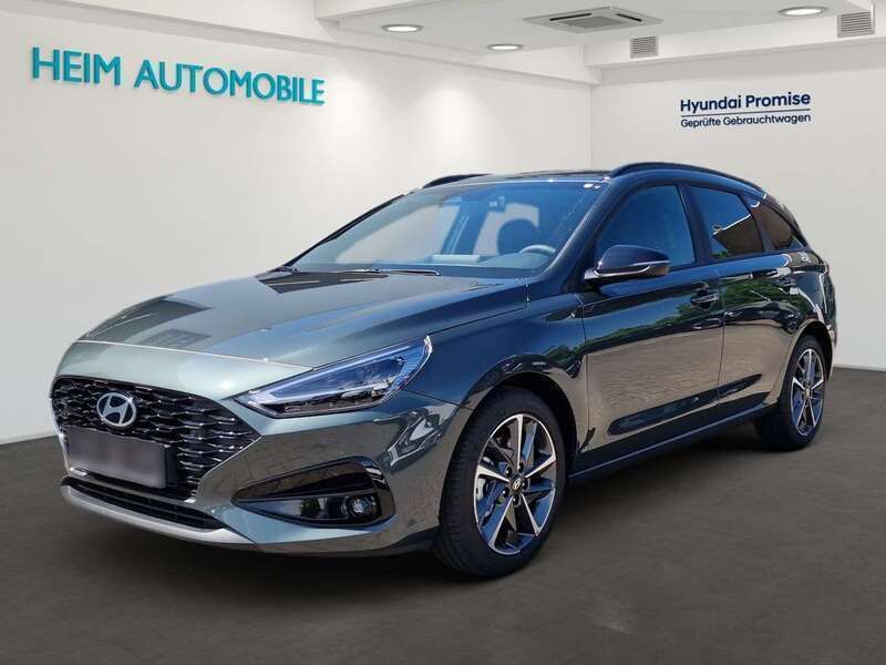 Cypress green Gebraucht 2024 Hyundai i30 Advantage Kombi | 26.990 € (Fairer Preis) - Bild 1/4