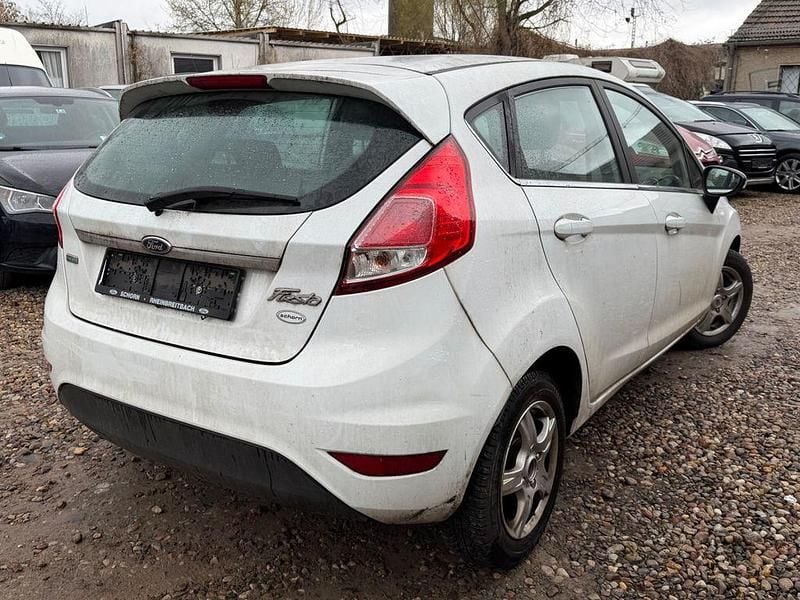 Gebraucht Ford Fiesta Titanium 101 PS (74 kW) 2014 Weiß Kleinwagen