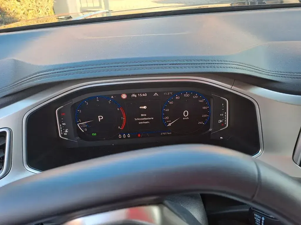 Second-hand VW T-Roc Move 150 CP (110 kW) 2024 Negru SUV