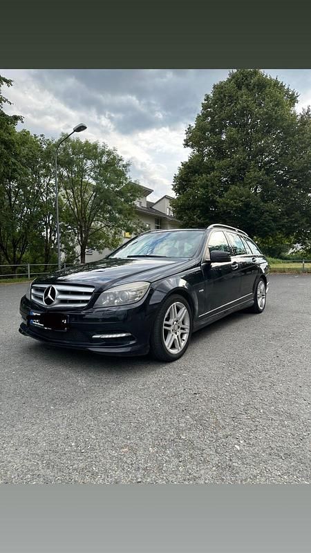 Schwarz Gebraucht 2010 Mercedes C220 AMG line Kombi | 7.199 € - Bild 1/4