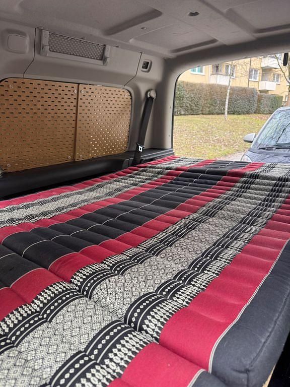 Gebraucht VW Caddy 102 PS (75 kW) 2011 Schwarz Van / Kleinbus