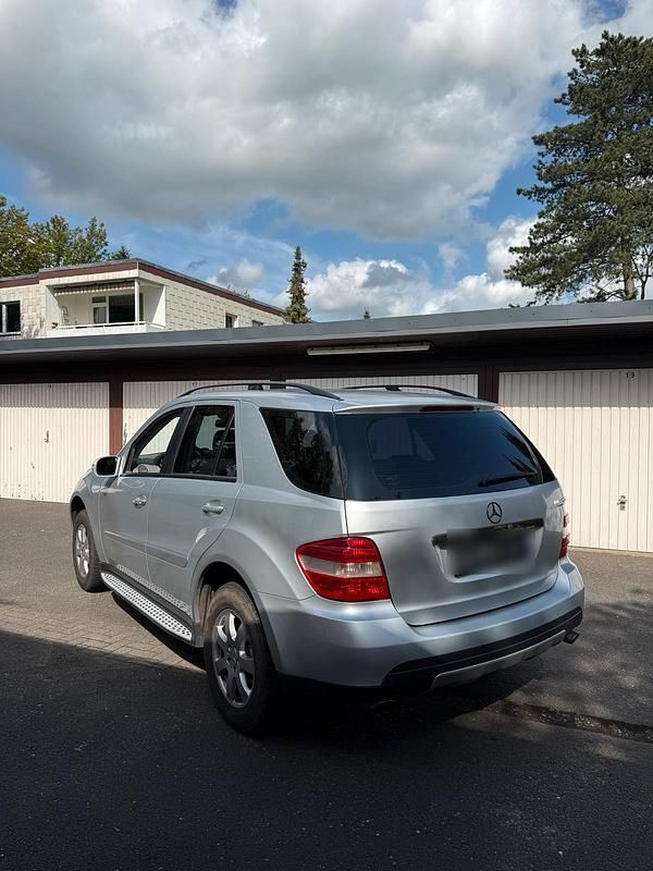 Silber Gebraucht 2006 Mercedes ML350 SUV | 6.500 € - Bild 1/4