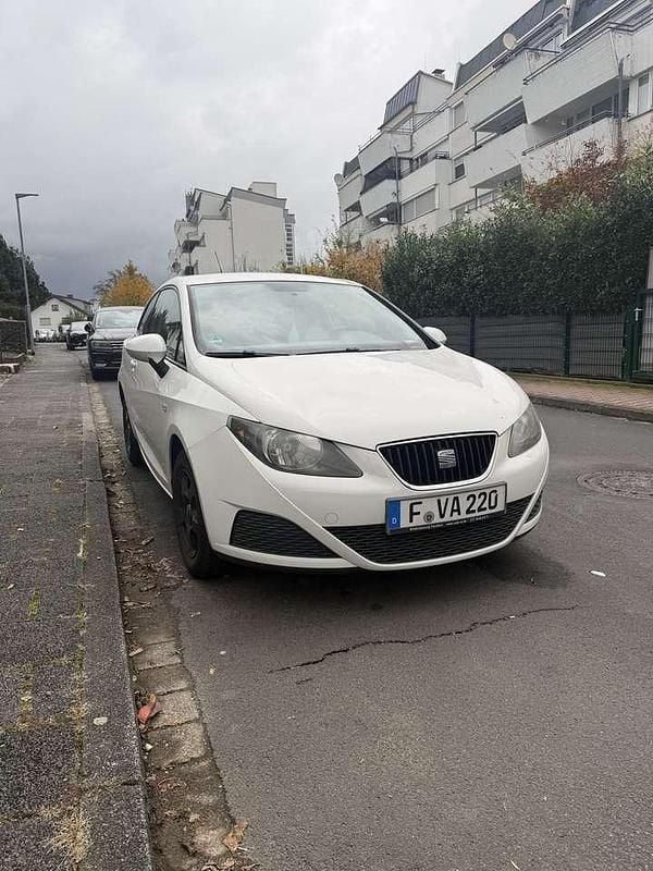 Weiß Gebraucht 2011 Seat Ibiza SC Kleinwagen | 4.400 € (Fairer Preis) - Bild 1/4