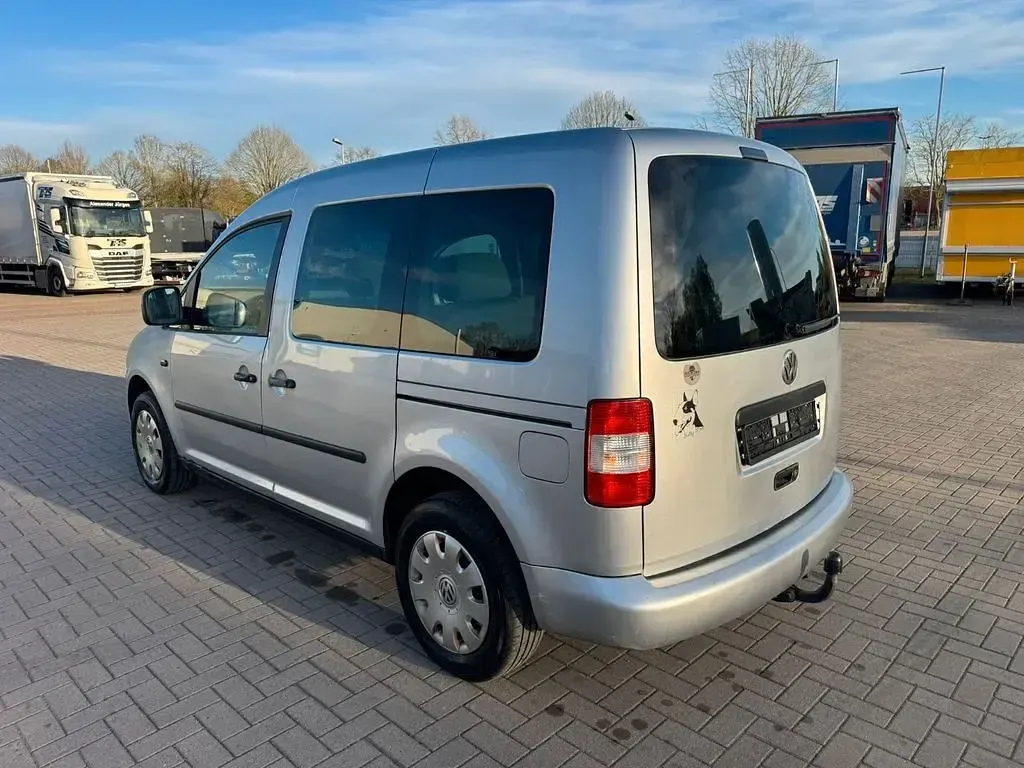 Second-hand VW Caddy Life 105 CP (77 kW) 2004 Argintiu Monovolum
