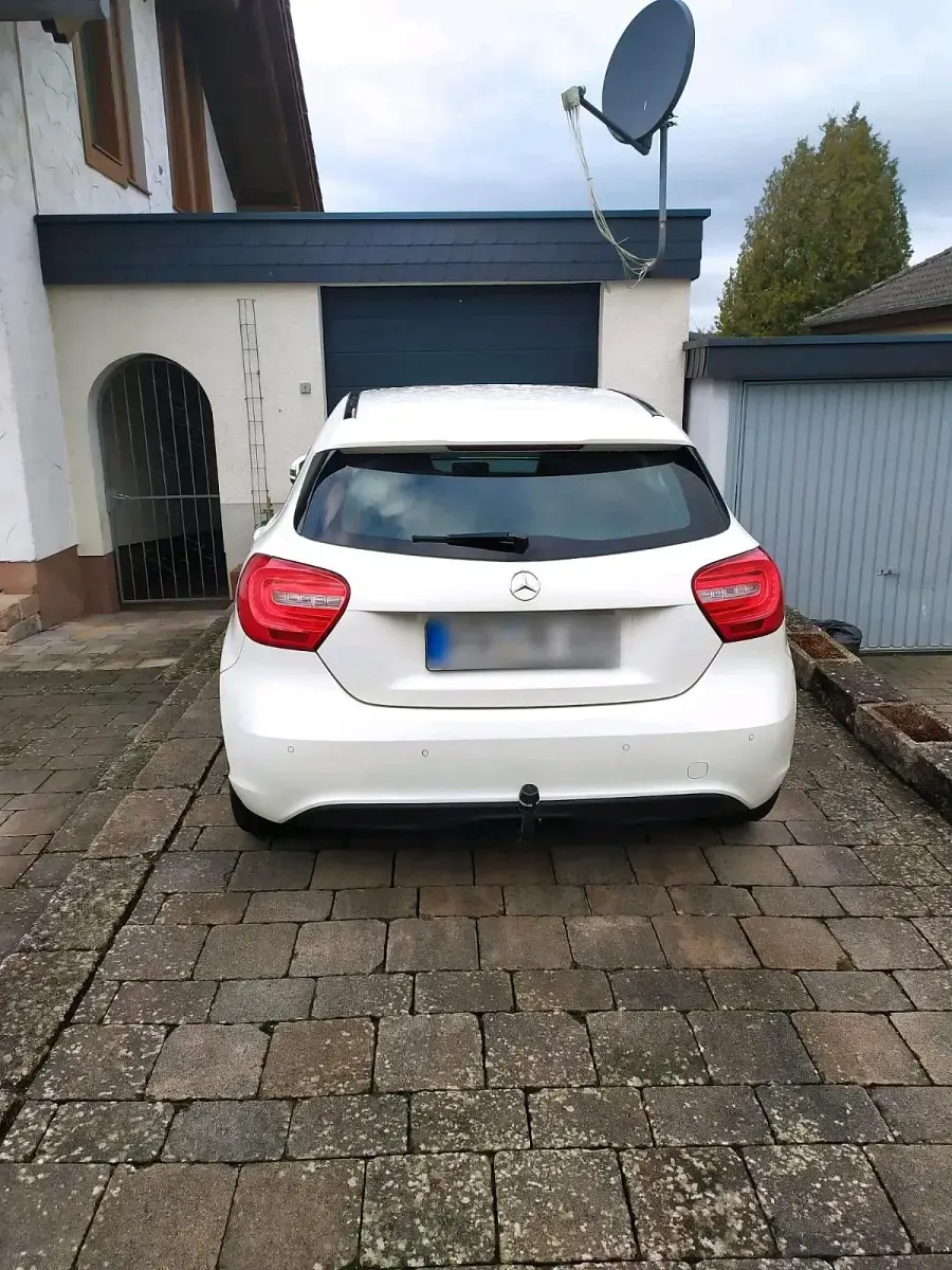Gebraucht Mercedes A180 120 PS (88 kW) 2013 Weiß Kleinwagen
