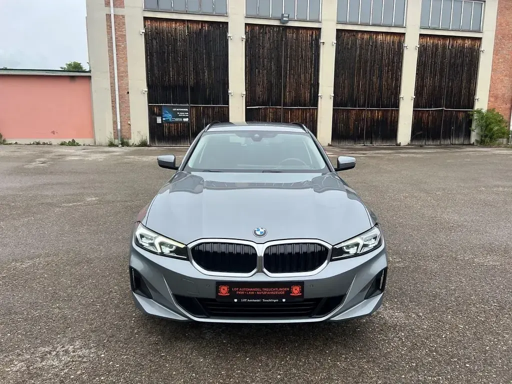 Gebraucht BMW 320 Sport Line 190 PS (139 kW) 2023 Grau Kombi