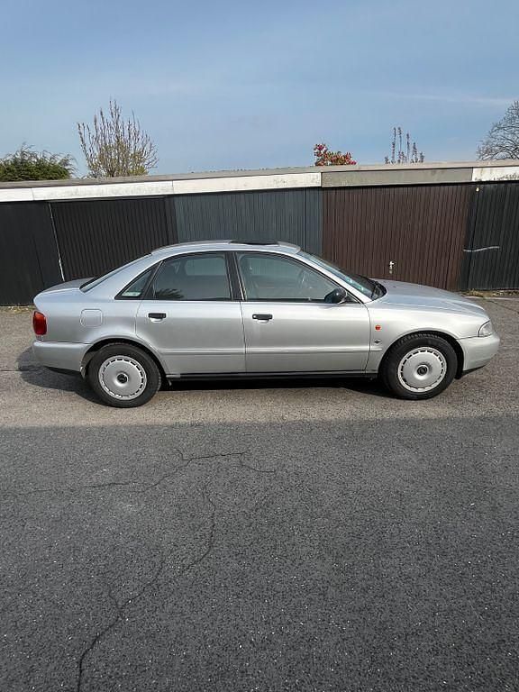 Usata Audi A4 125 CV (91 kW) 1995 Argento Berlina