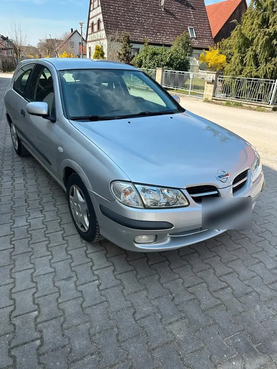 Gebraucht Nissan Almera 115 PS (84 kW) 2000 Silber Kleinwagen