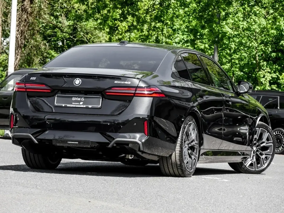 Neu BMW i5 M Sport 250 kW (340 PS) 2026 Saphirschwarz Limousine