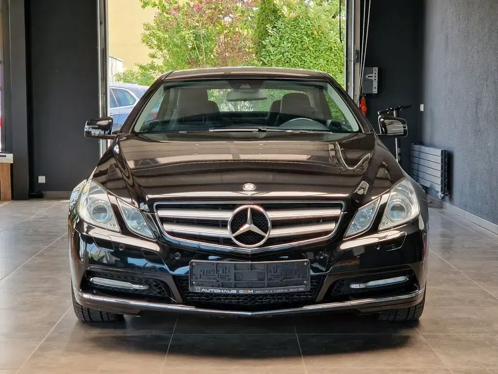 Gebraucht Mercedes E220 Elegance 170 PS (125 kW) 2011 Schwarz Coupé