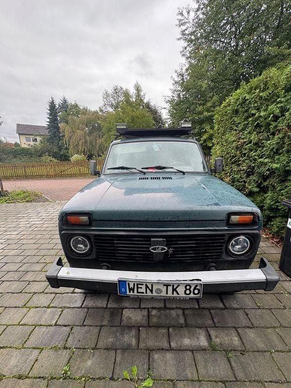 Grün Gebraucht 2009 Lada niva SUV | 2.300 € (Superpreis) - Bild 1/4