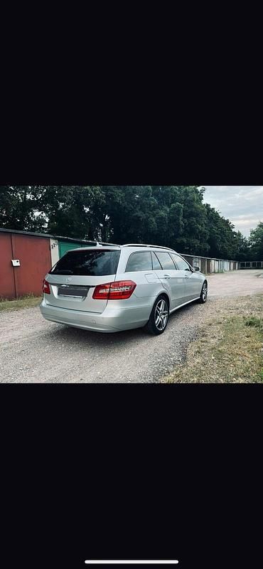 Gebraucht Mercedes E220 Avantgarde 170 PS (125 kW) 2010 Grau Kombi