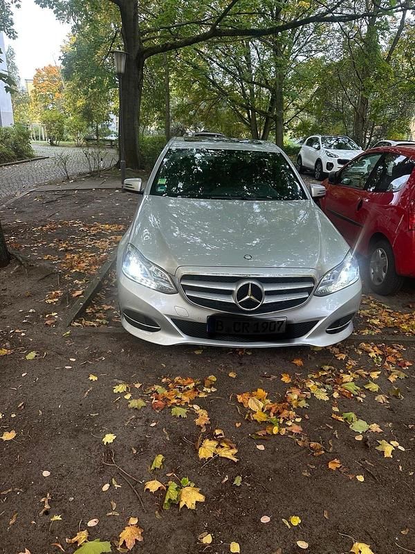 Silber Gebraucht 2014 Mercedes E200 Avantgarde Limousine | 16.700 € (Etwas zu teuer) - Bild 1/4