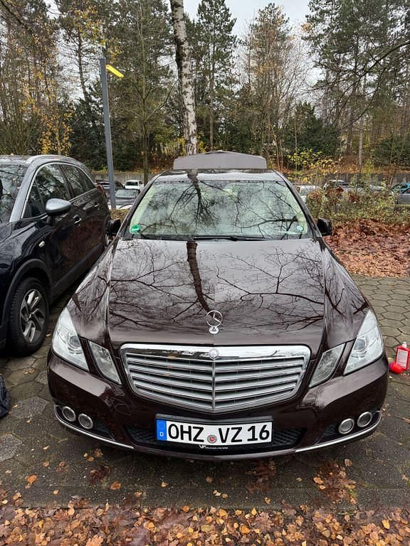 Gebraucht Mercedes E220 Avantgarde 170 PS (125 kW) 2009 Braun Limousine
