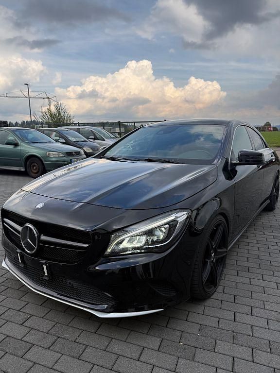 Schwarz Gebraucht 2016 Mercedes CLA220 Limousine | 17.399 € (Fairer Preis) - Bild 1/4